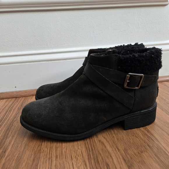 UGG Benson Boot Black Ankle Booties Waterproof Leather Wool Sherpa Warm Cold 9 - Picture 2 of 8